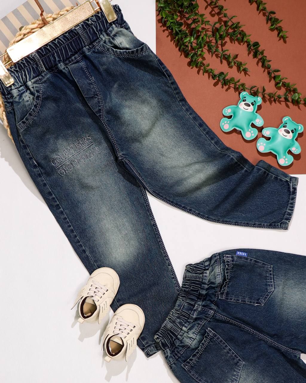 شلوار جین اسپرت یه طرف گلدوزی