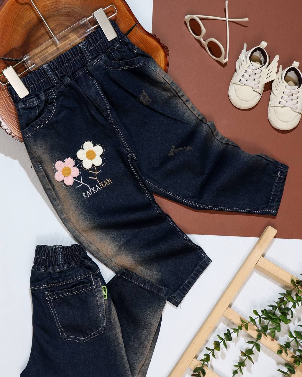 شلوار جین شست رادو طرح گل